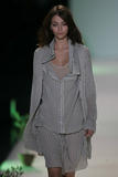 th_12835_md-lerage.com-ss05-rtw-paris-w-chalayan-005-cwp9ztkl_122_167lo.jpg
