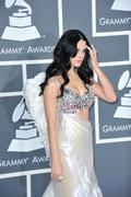 th_52510_celebrity_paradise.com_Katy_Perry_53rd_Annual_Grammy_Awards_13.02.2011_39_122_192lo.jpg