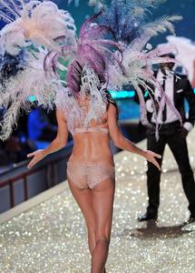 Adriana Lima sexy hot lingerie cleavage Victoria Secret fashion show