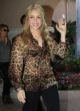 th_29342_shakira_to_the_nbc_summer_press_tour_22_04_13_002_122_214lo.jpg