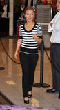 http://img106.imagevenue.com/loc219/th_02343_Hayden_Panettiere_2008-12-13_-_hosts_Kohl28s_Cares_For_Kids_benifiting_5121_122_219lo.jpg