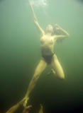 Девушки под водой