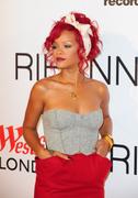 th_09167_RihannaatWestfieldShoppingCentreRedCarpet_137_122_468lo.jpg
