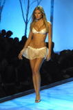 th_33435_Heidi_Klum_014_122_515lo.jpg