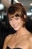 th_77494_Mary_Elizabeth_Winstead_Fountain_001_123_518lo.jpg