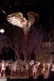 th_33361_Heidi_Klum_VSF_Show_2001_Runway_20_122_565lo.jpg