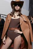 th_13652_md-fashionmag.com-ss09-rtw-paris-w-hermes-013-xspvurto_122_574lo.jpg
