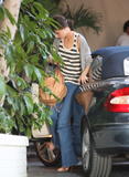 th_82420_Preppie_-_Katie_Holmes_arrives_at_Chateau_Marmont_in_Hollywood_-_Feb._15_2010_2120_122_67lo.JPG