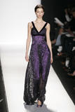 th_78470_md-lerage.com-fw05-rtw-newyork-w-herrera-003-m9gik6jc_122_90lo.jpg