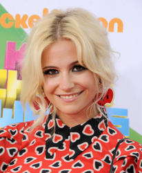 http://img106.imagevenue.com/loc383/th_832873324_Pixie_Lott_122_383lo.jpg