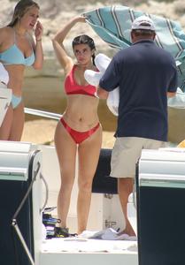 Kylie-Jenner-Wearing-a-swimsuit-at-the-beach-in-Turks-and-Caicos-8_12_16--o51hfqdwi2.jpg