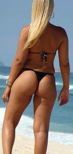 Girl with sexy ass on the beach-11qk9luhjt.jpg